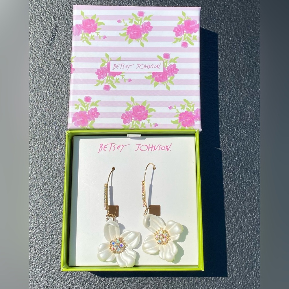 Betsey Johnson White Dogwood Flower Earrings